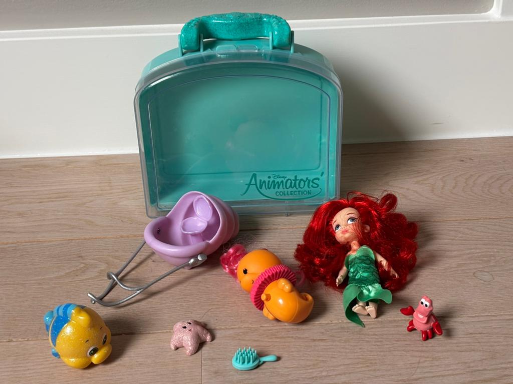 Disney Animators Ariël kleine zeemeermin speelset met koffer, Ophalen of Verzenden, Gebruikt, Overige typen