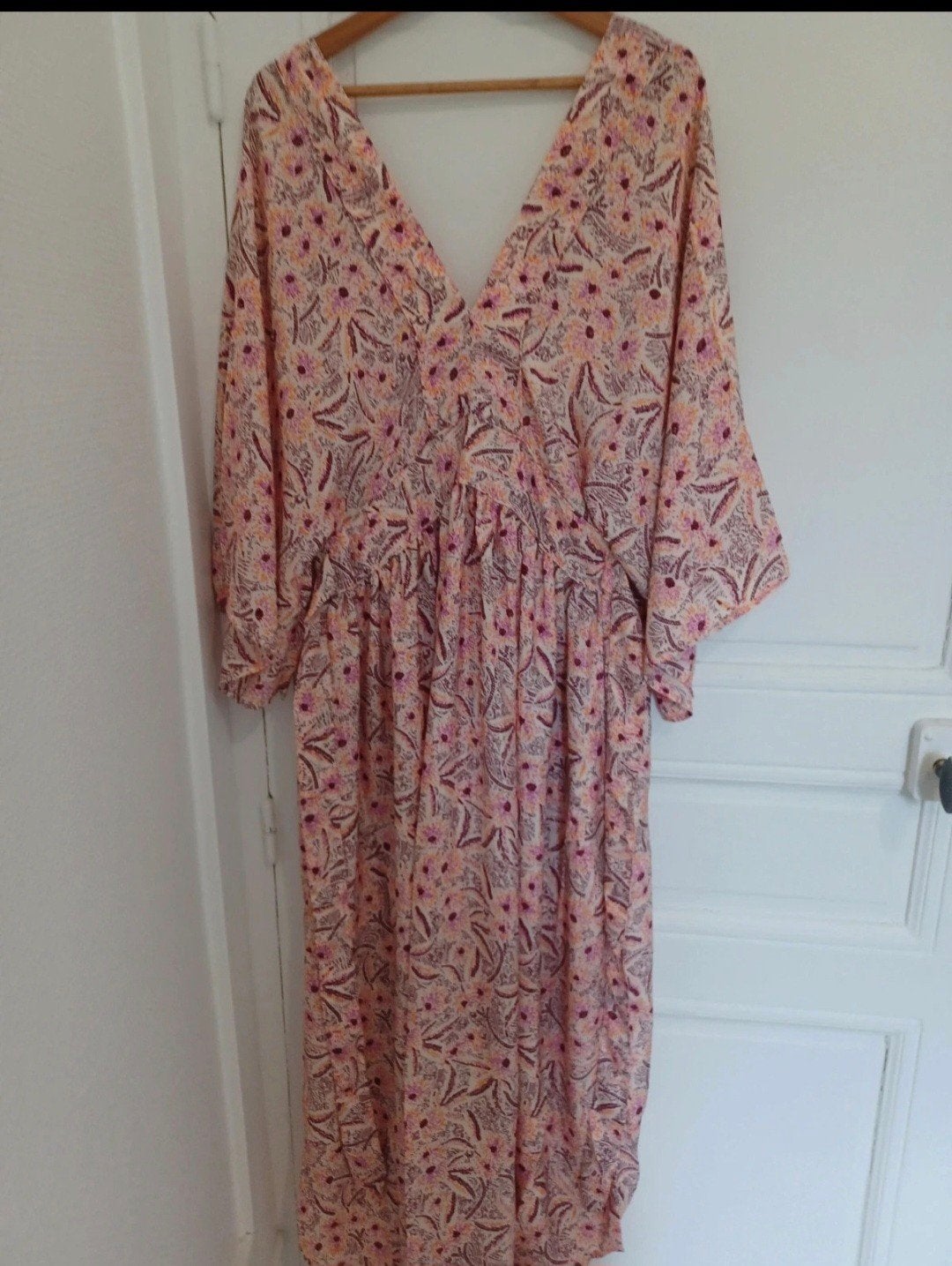 Maxi jurk met bloemenprint en V-hals, Kleding | Dames, Meerkleurig, Gold & Silver, Maat 42/44 (L), Ophalen of Verzenden