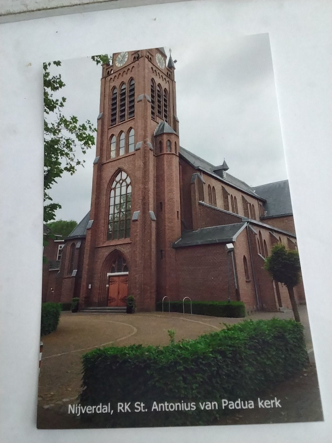Ansichtkaart Nijverdal, RK St. Antonius van Padua kerk, Ophalen of Verzenden, 1980 tot heden