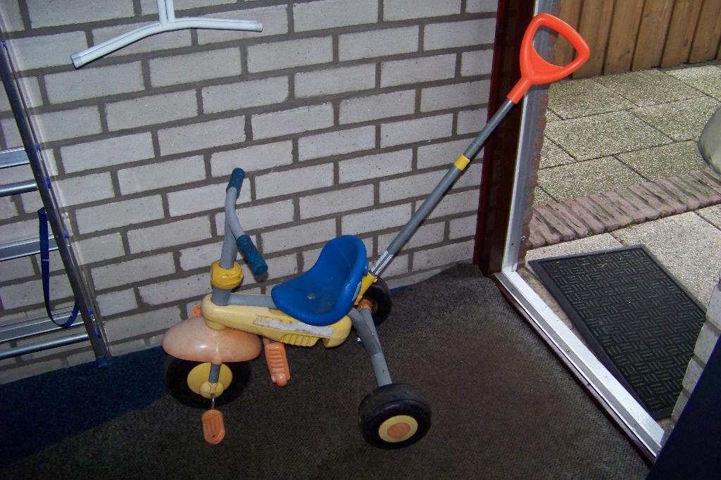 Te koop: driewieler met duwstang, Ophalen, Duwstang