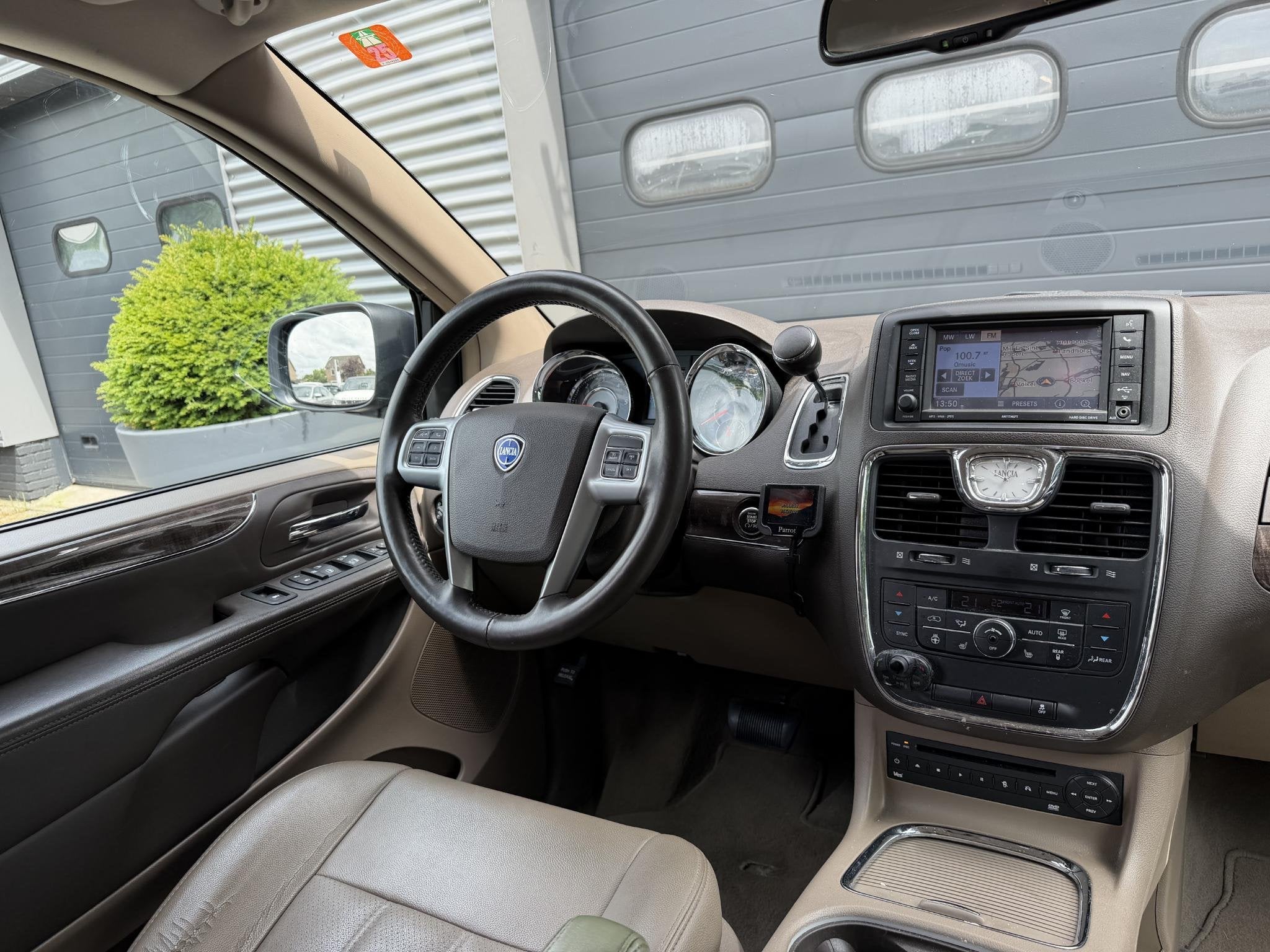 Lancia Voyager 2.8 Multijet Gold | Navigatie | Camera | Stoe, Euro 5, 450 kg, Gebruikt, 4 cilinders