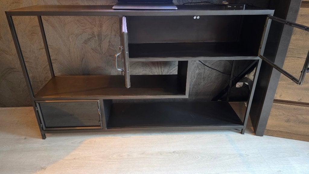 Zwarte metalen kast, Ophalen, Gebruikt, 100 tot 150 cm, Minder dan 100 cm