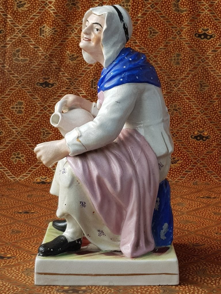 Oude vrouw uit Engeland mooi antiek beeld 31 cm. uit 1880., Ophalen of Verzenden