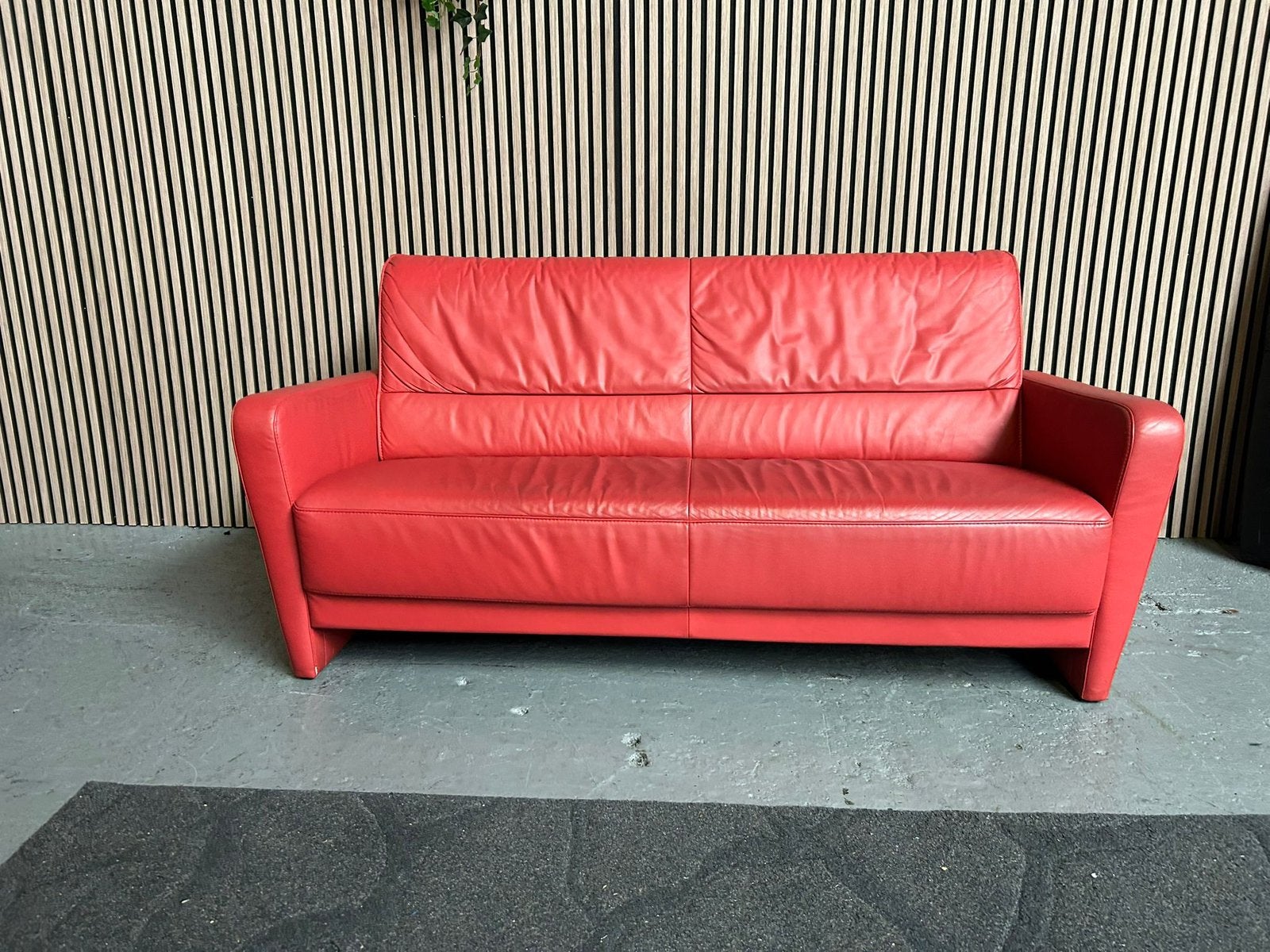 GRATIS LEVERING Set Leren Banken Rood GEREINIGD, Huis en Inrichting, 150 tot 200 cm, Hoekbank, Ophalen of Verzenden, Zo goed als nieuw