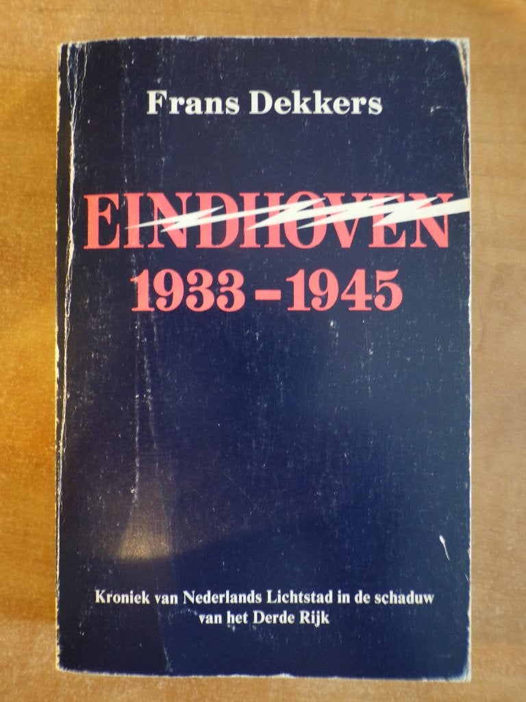 Eindhoven 1933-1945, Eindhoven in nazitijd gesigneerd (1982), Frans Dekkers, Ophalen of Verzenden, Overige onderwerpen, Tweede Wereldoorlog