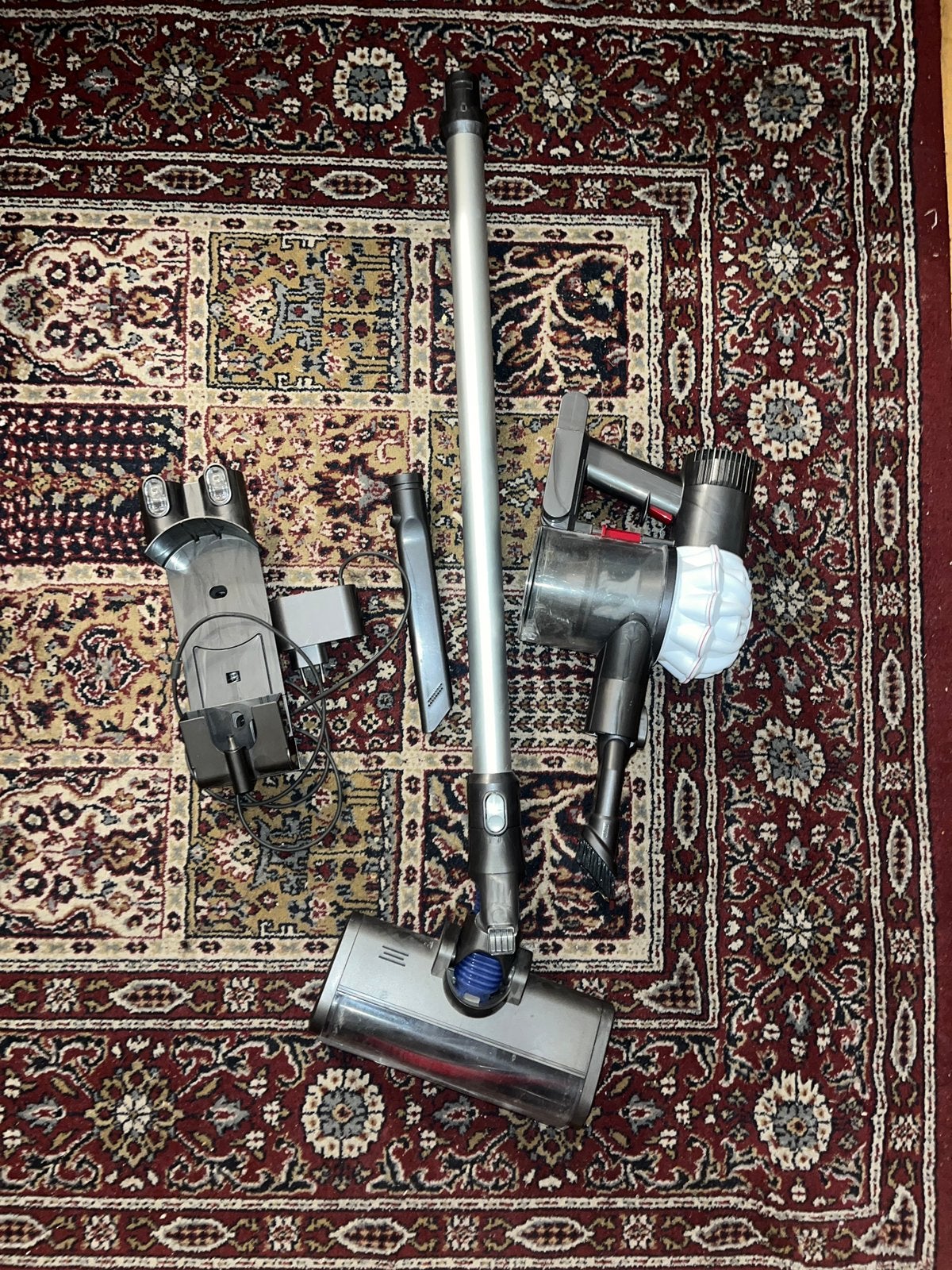 Dyson v6 stofzuiger vaccum with charger, Ophalen of Verzenden, Zo goed als nieuw, 1200 tot 1600 watt