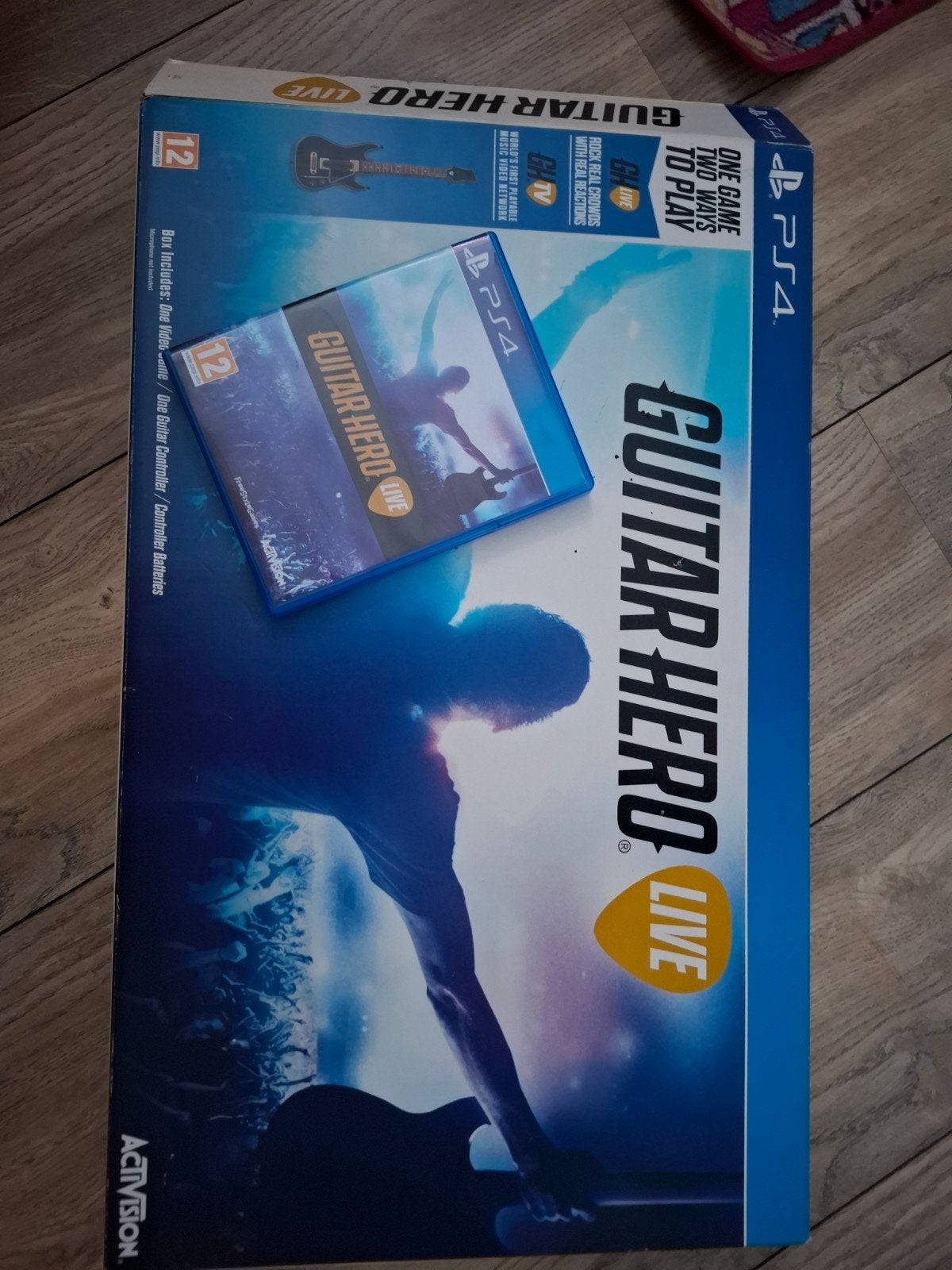 Guitar Hero Live PS4 met gitaar - Nieuwstaat, Spelcomputers en Games, Ophalen, Nieuw