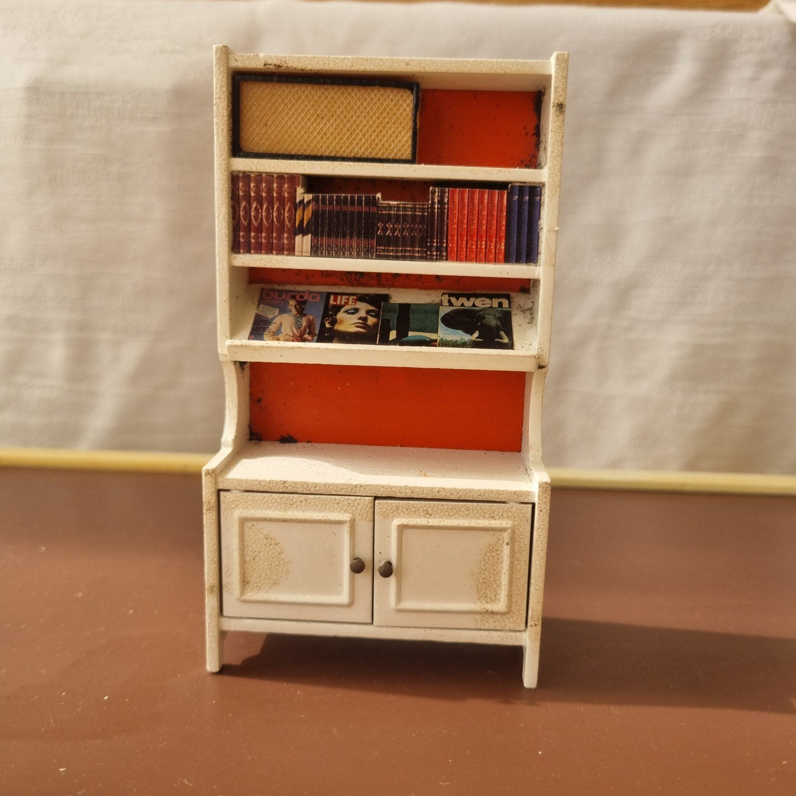 2 Lundby kasten deurtjes planken met boeken Lp box, Verzamelen, Poppenhuizen en Toebehoren, Ophalen of Verzenden, Zo goed als nieuw
