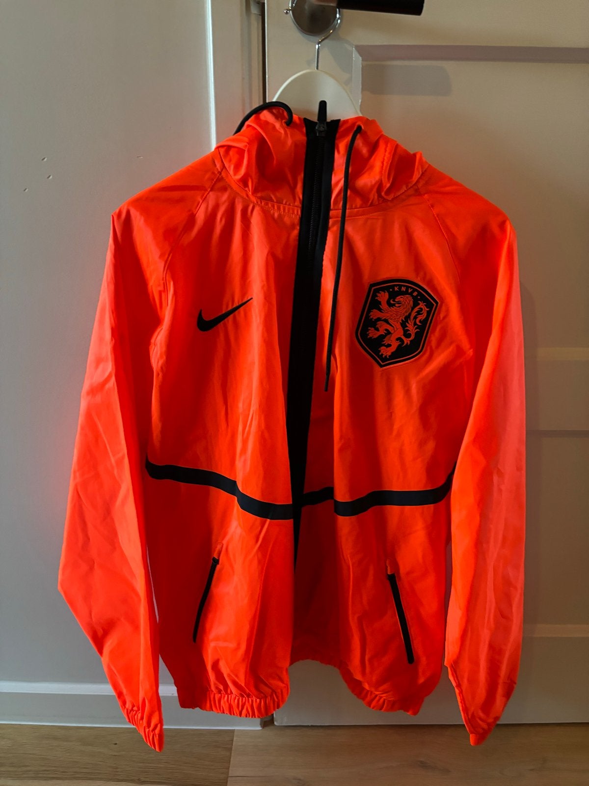 Nike Nederland Windrunner Oranje Maat L, Maat 48/50 (M), Nieuw, Oranje, Ophalen of Verzenden