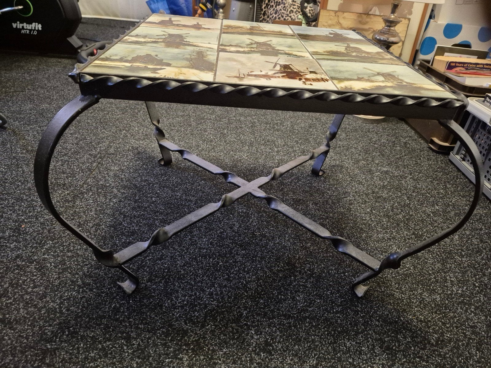 Salontafel met tegels, molens en winterlandschappen, Ophalen