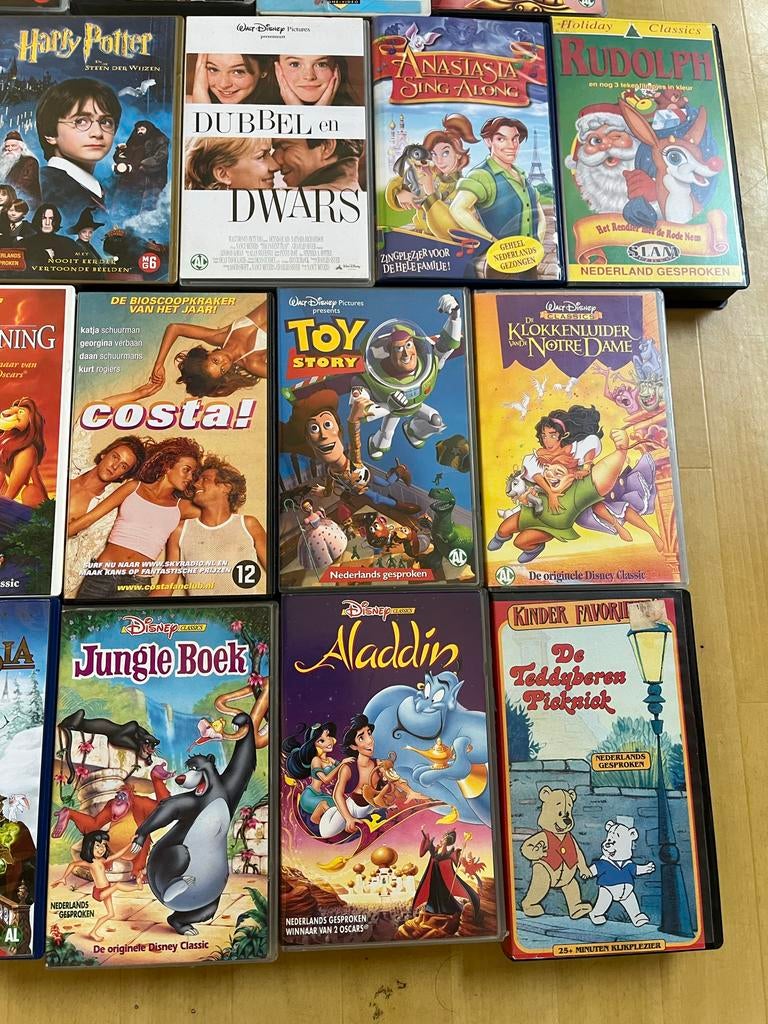 37 videobanden, voornamelijk Disney klassiekers, Alle leeftijden, Ophalen, Gebruikt, Overige genres
