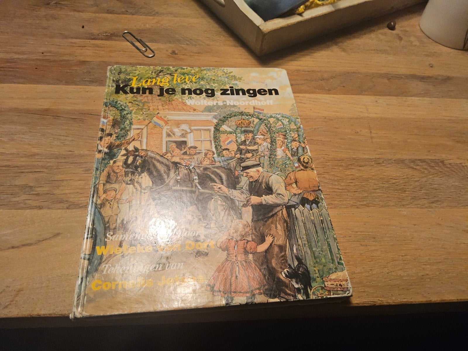 Lang leve kun je nog zingen Wieteke van Dort, Ophalen of Verzenden, Gelezen, Algemeen, Samenstelling: Wieleke van Dorp, Tekeningen: Cornelis Jetses
