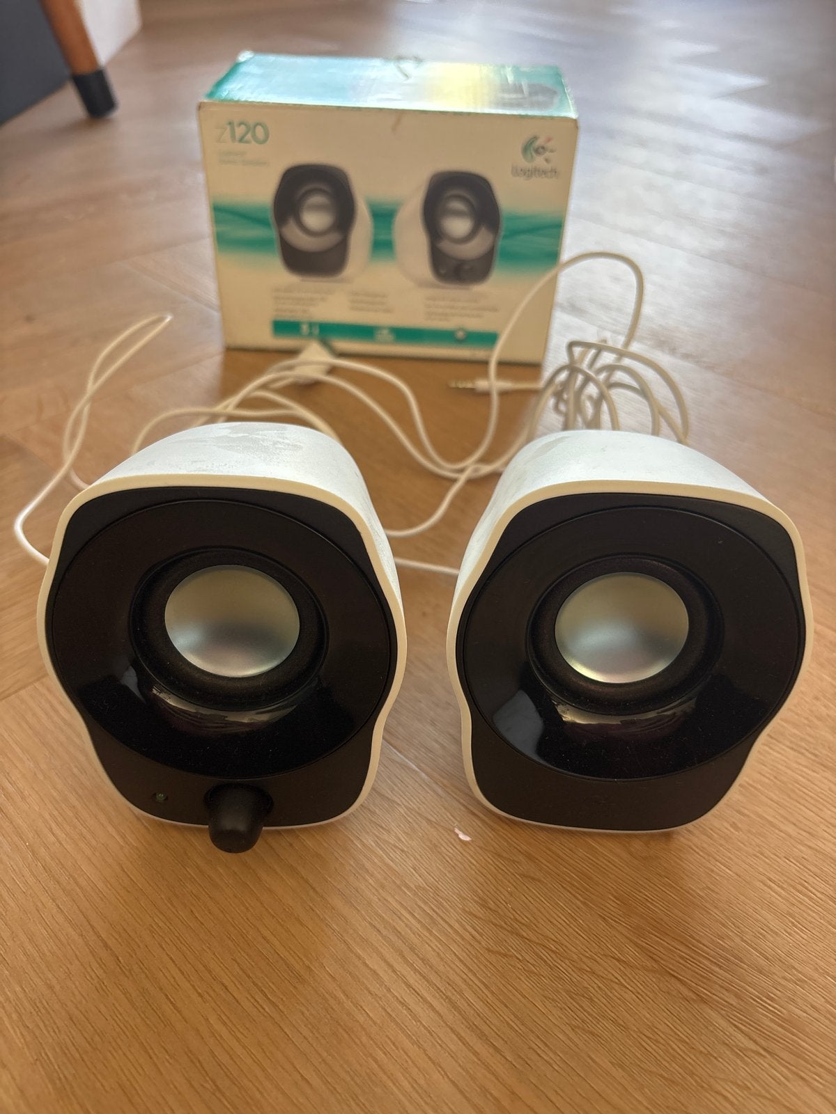 Logitech Z120 Stereo Speakers - Compact en USB-gevoed, Computers en Software, Ophalen of Verzenden, Zo goed als nieuw, Audiokanaal 2