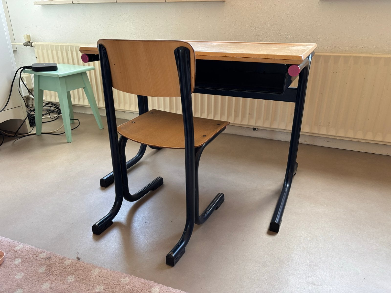 Stevig schoolbureau met stoel - ideaal voor kinderkamer, Ophalen, Gebruikt, Hout, Schoolbureau