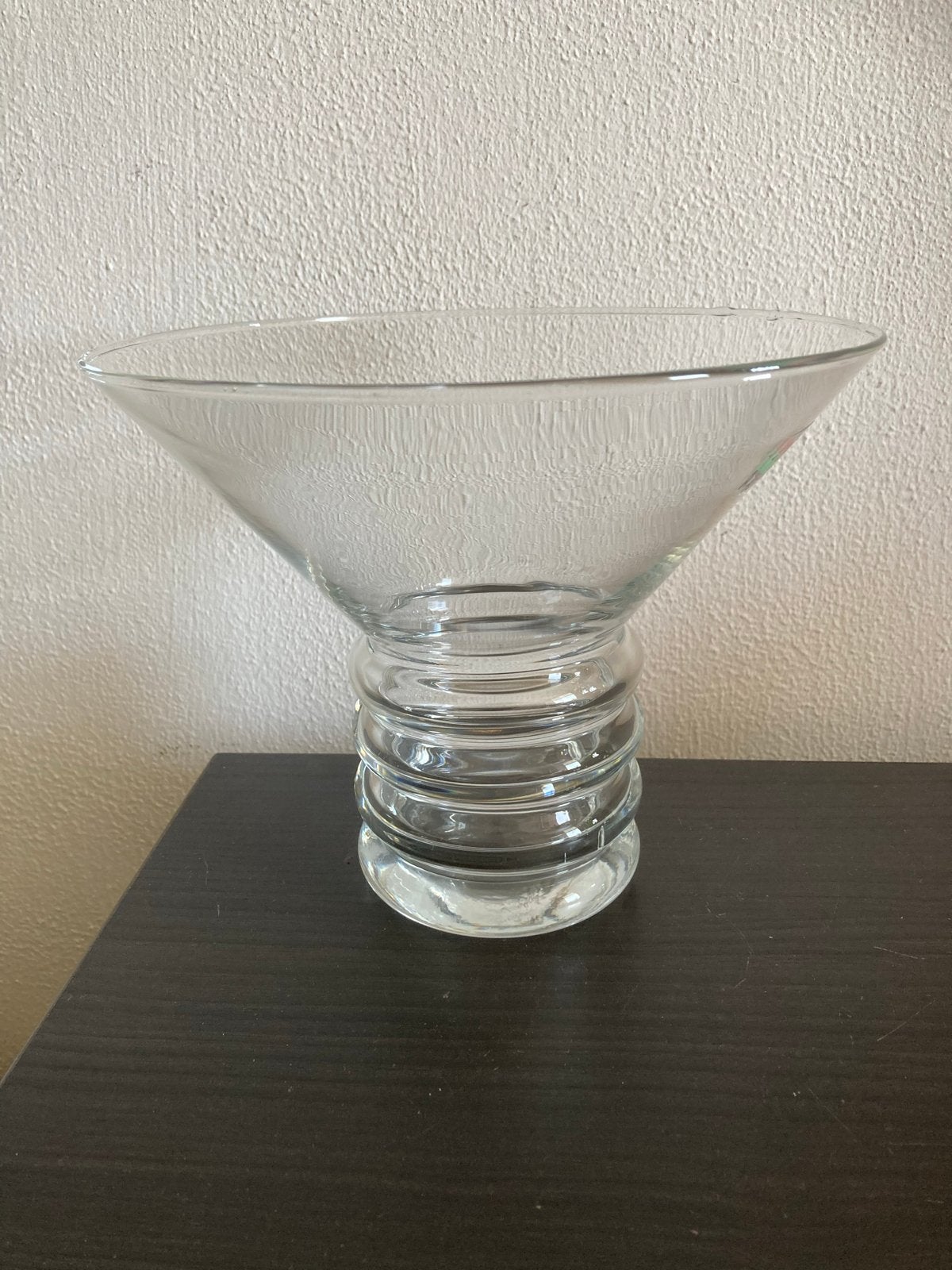 Moderne vaas met voet van gestapelde ringen 16cm, Ophalen of Verzenden