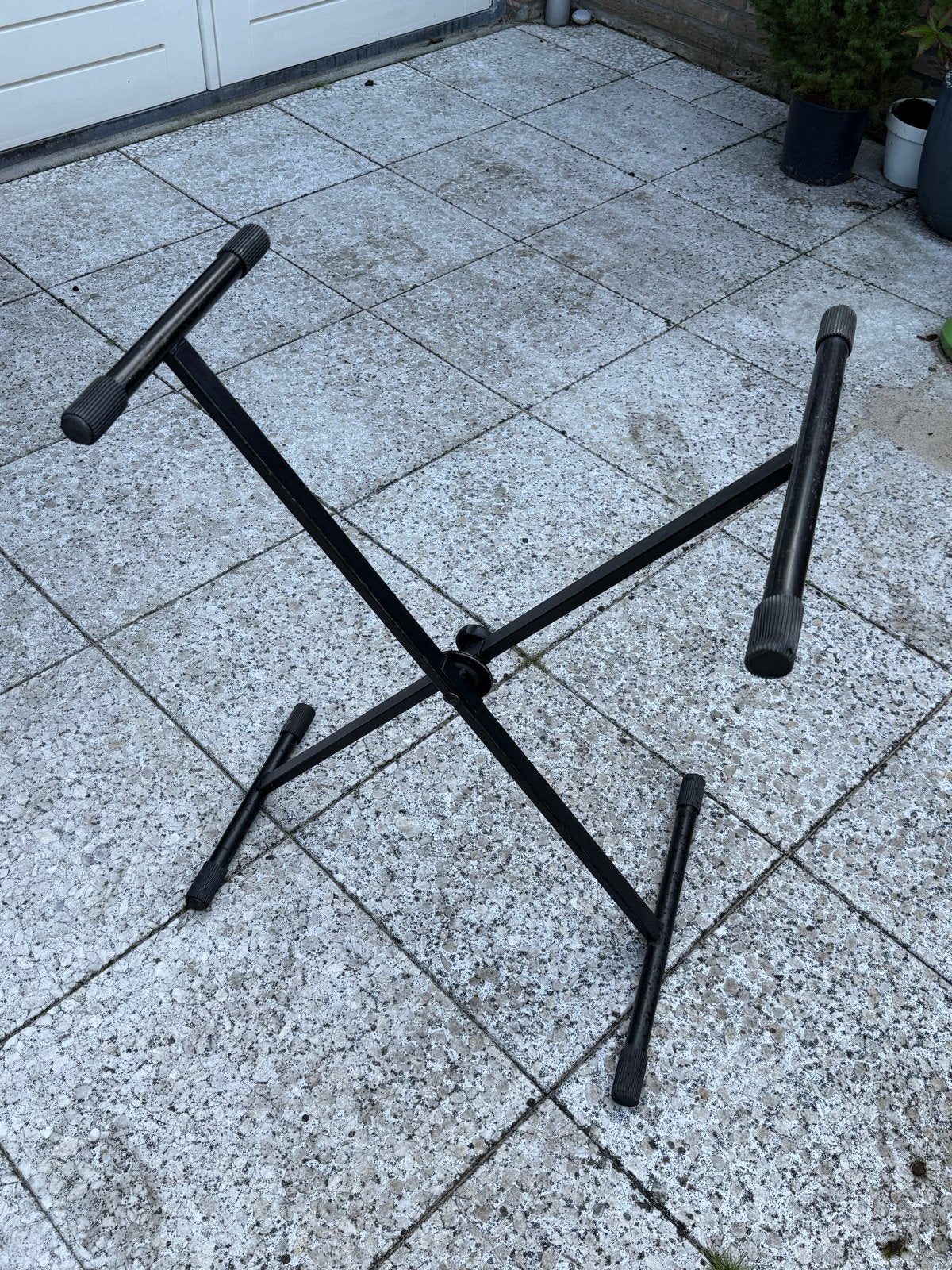 Stevige standaard voor keyboard of synthesizer, Ophalen, Gebruikt, Instrumentstandaard, Keyboard of Synthesizer