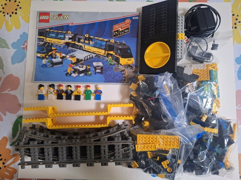 Lego System 4559 Electric 9V trein met minifiguren, Overige thema's, Lego, Ophalen of Verzenden, Zo goed als nieuw