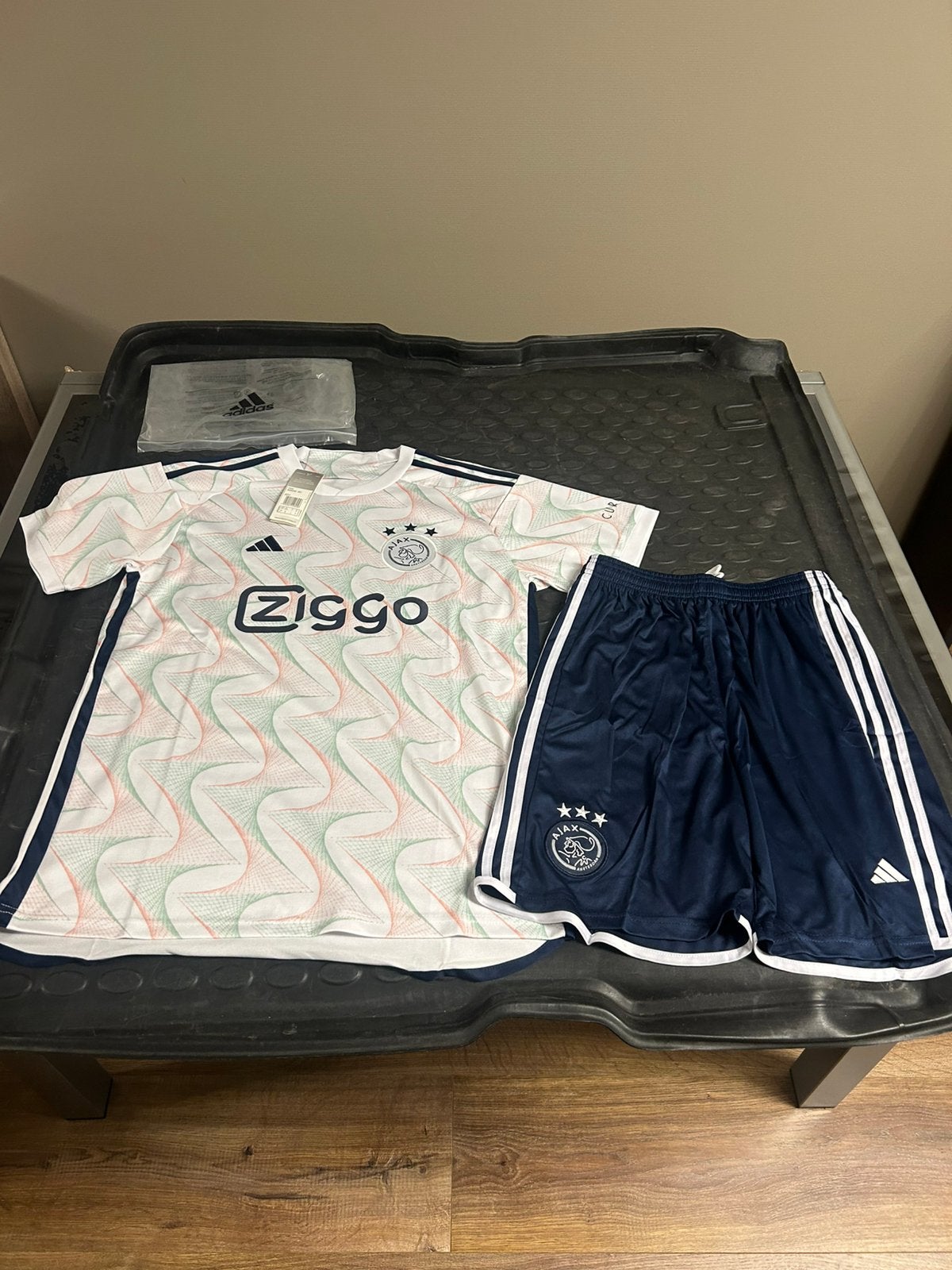 Ajax Voetbal Zomerset Tenu - NIEUW!, Sport en Fitness, Voetbal, Maat M, Ophalen, Nieuw, Set