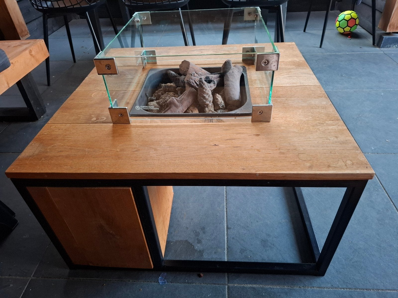 Vuurtafel 78x78x43 cm met lavastenen en glazen omranding, Ophalen, Zo goed als nieuw