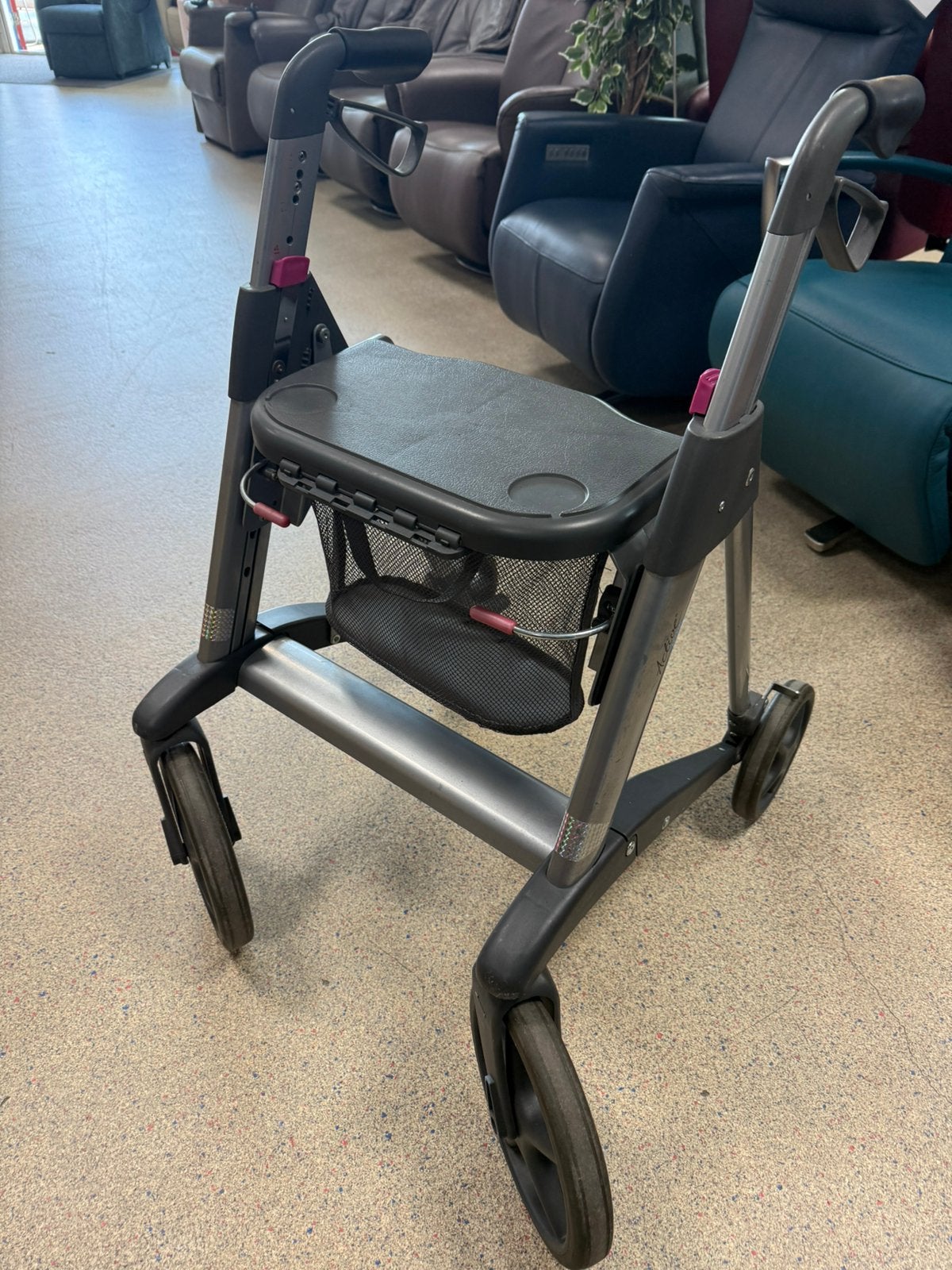 Anwb rollator met mandje verstelbaar, Diversen, Ophalen of Verzenden, Zo goed als nieuw