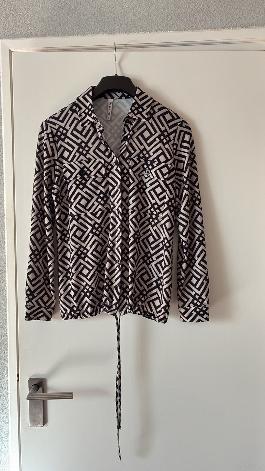 ZOSO Blouse met grafische print - Maat S, ZOSO, Ophalen of Verzenden, Zo goed als nieuw, Zwart