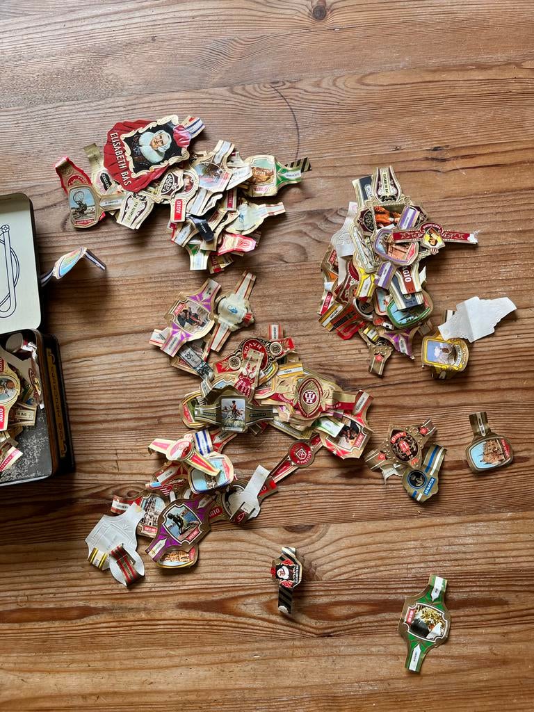 Grote collectie vintage sigarenbandjes in blik, Ophalen of Verzenden, Gebruikt, Sigarenbandjes