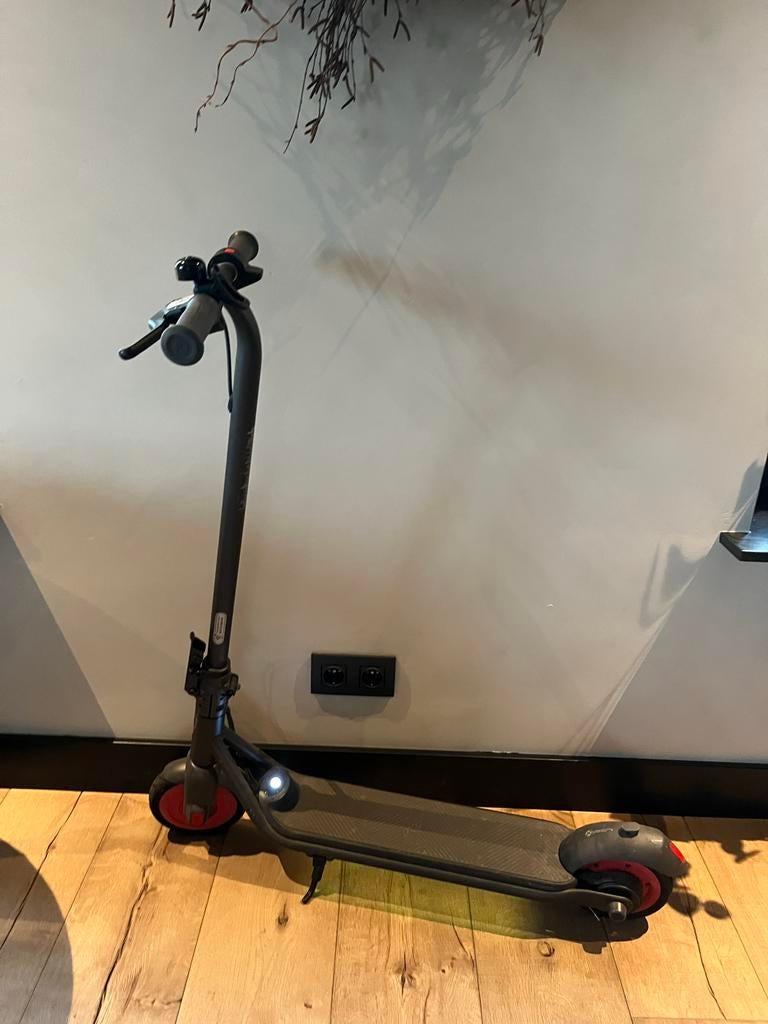 Mooie kinderstep, zo goed als nieuw, inclusief oplader, Ophalen of Verzenden, Zo goed als nieuw, Elektrische step (E-scooter)