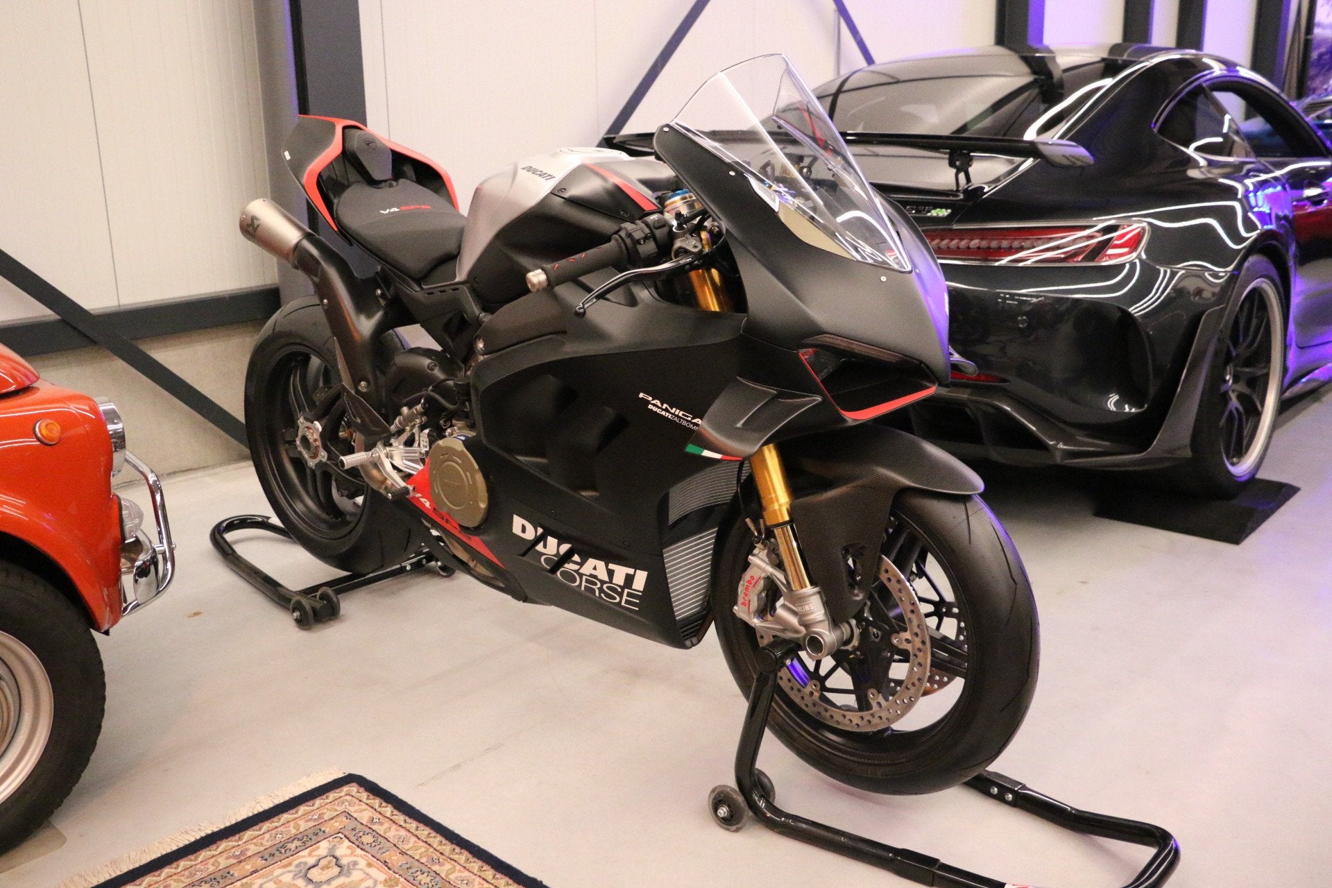 Ducati Panigale V4 SP2 | 3KM Brand New | Akrapovic | BTW |, Info@denengelsenexclusive.eu, Den Engelsen Exclusive B.V., Mastbos 40
5531MX  BLADEL, NL