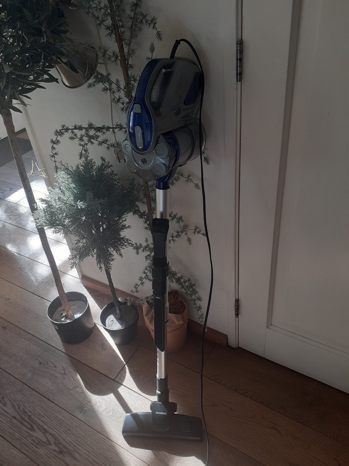 Hyundai Steelstofzuiger 600W met 6m snoer, Overige merken, Gebruikt, Ophalen of Verzenden, Minder dan 1200 watt