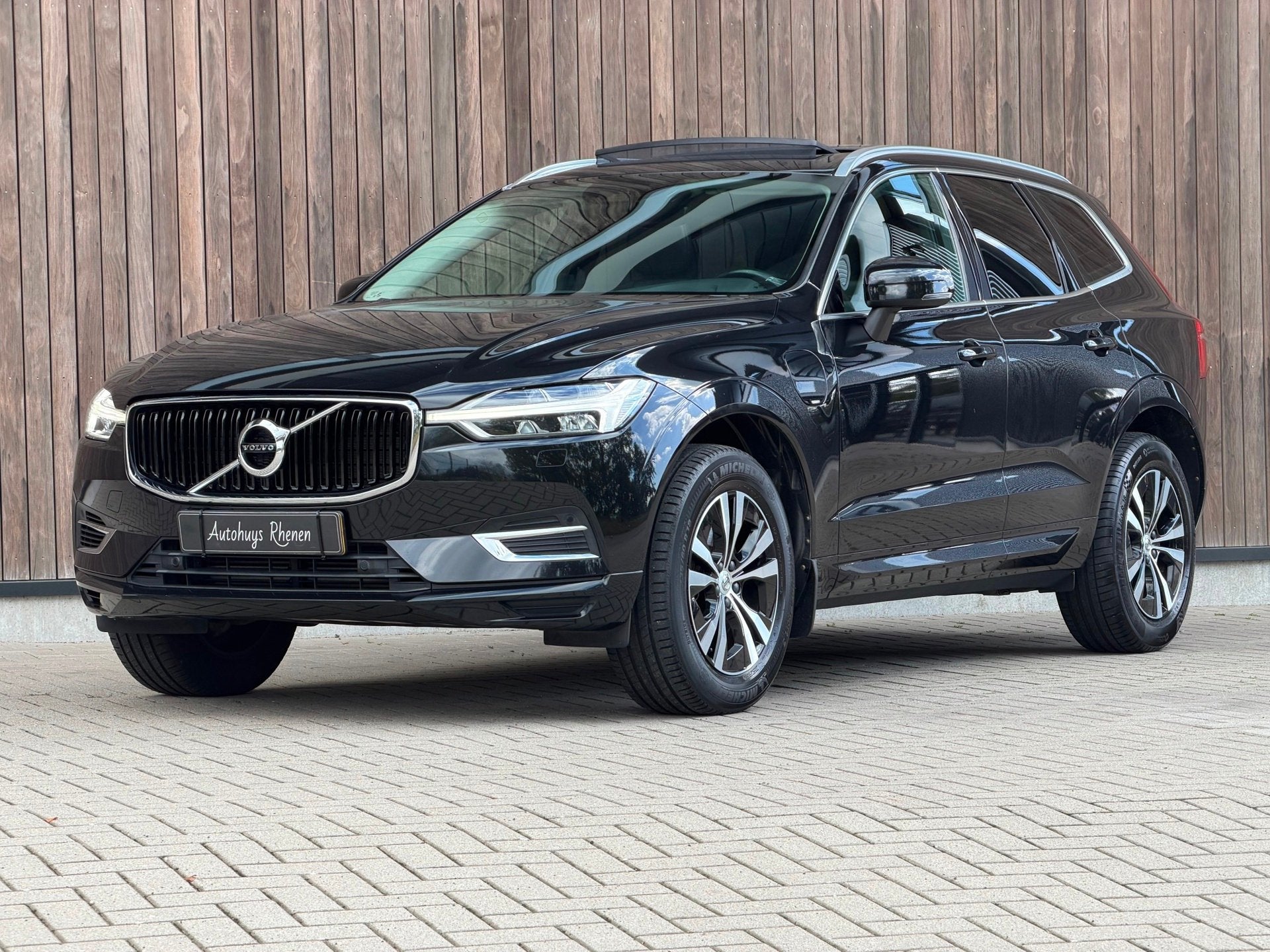 Volvo XC60 2.0 T8 Twin Engine AWD Momentum / Panoramadak /, Auto's, Automaat, Gebruikt, 1969 cc, 138 €/maand