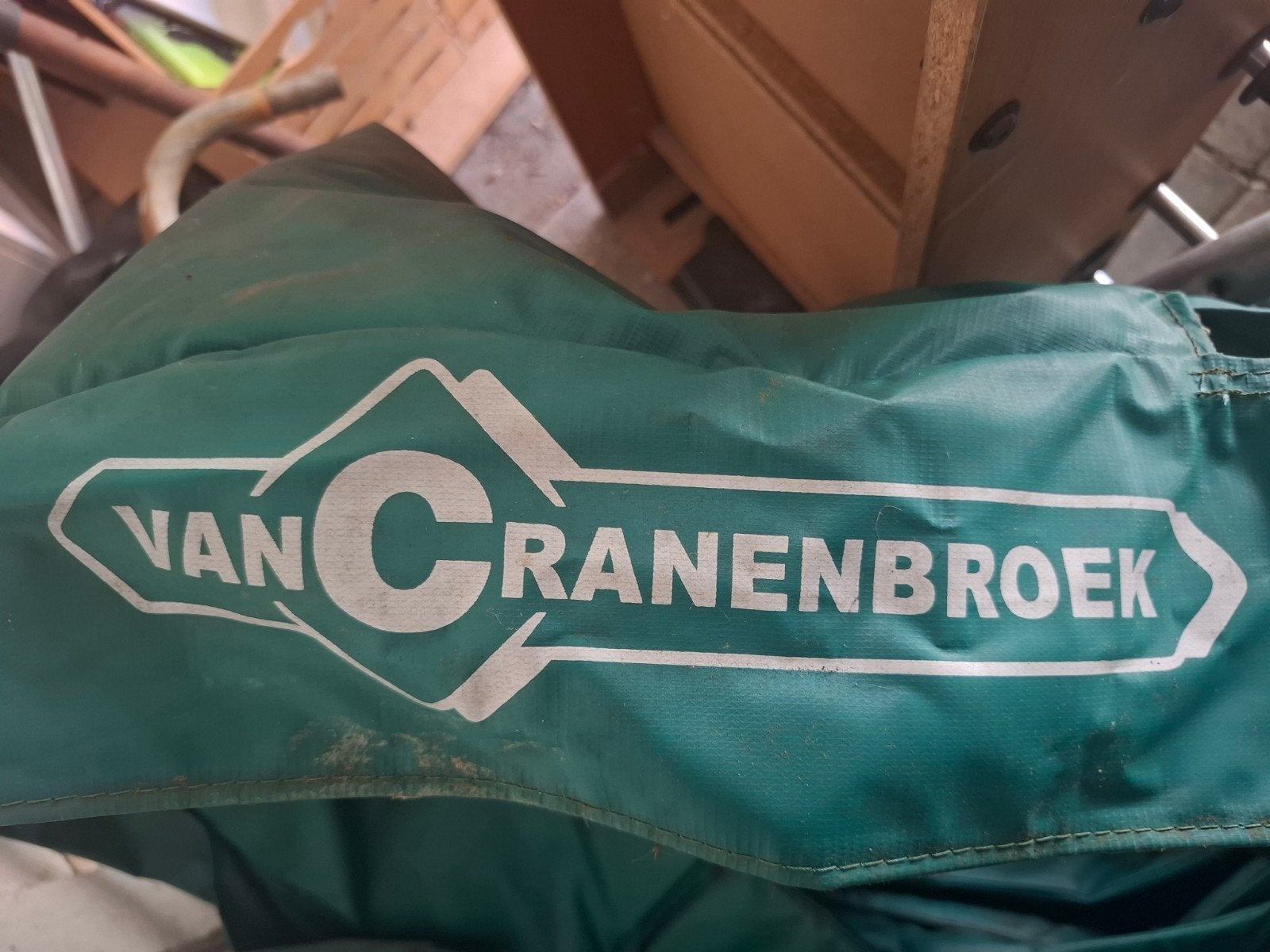 Trampoline van Van Cranenbroek, Ophalen