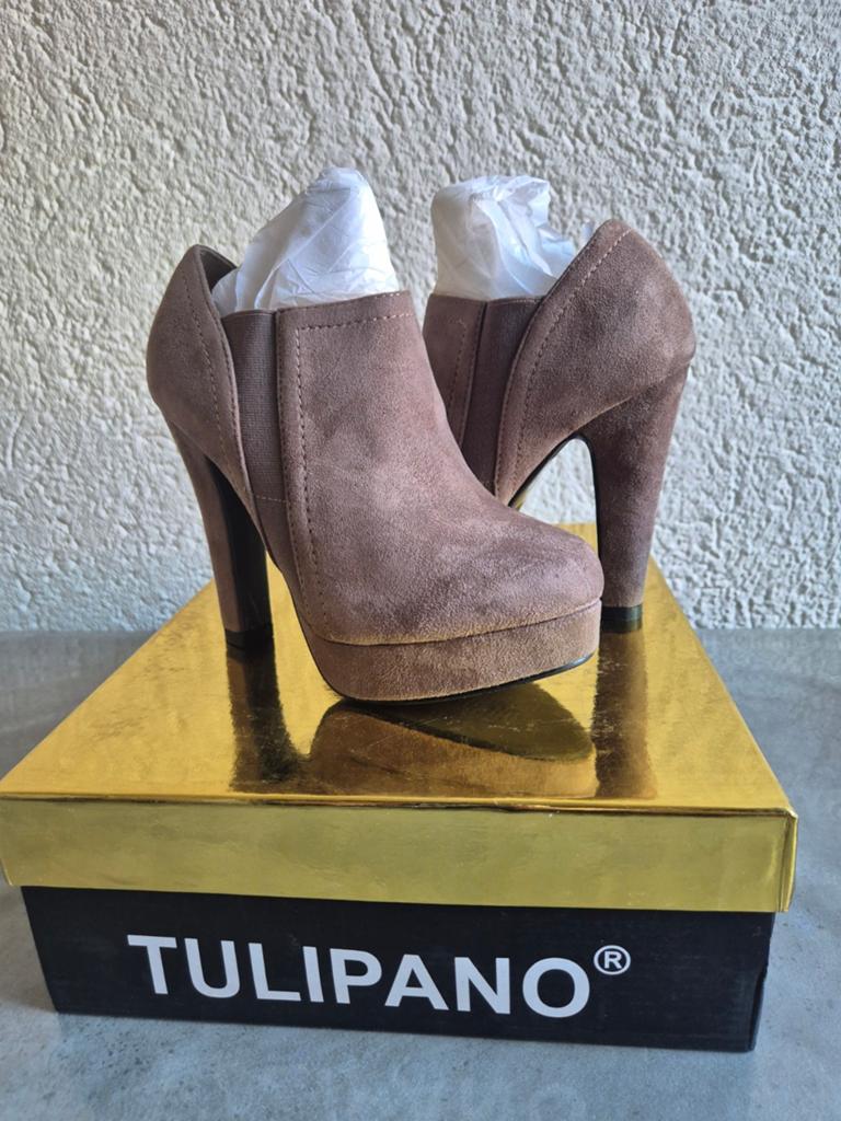 Tulipano suède enkellaarsjes met hak - STUNT € 5,-, Kleding | Dames, Schoenen, Ophalen, Overige kleuren, Lage of Enkellaarzen