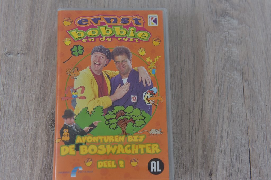 VHS -- ERNST EN BOBBIE EN DE REST - AVONTUREN BIJ DE BOSWACH, Verzenden, Alle leeftijden, Nederlands, Zo goed als nieuw