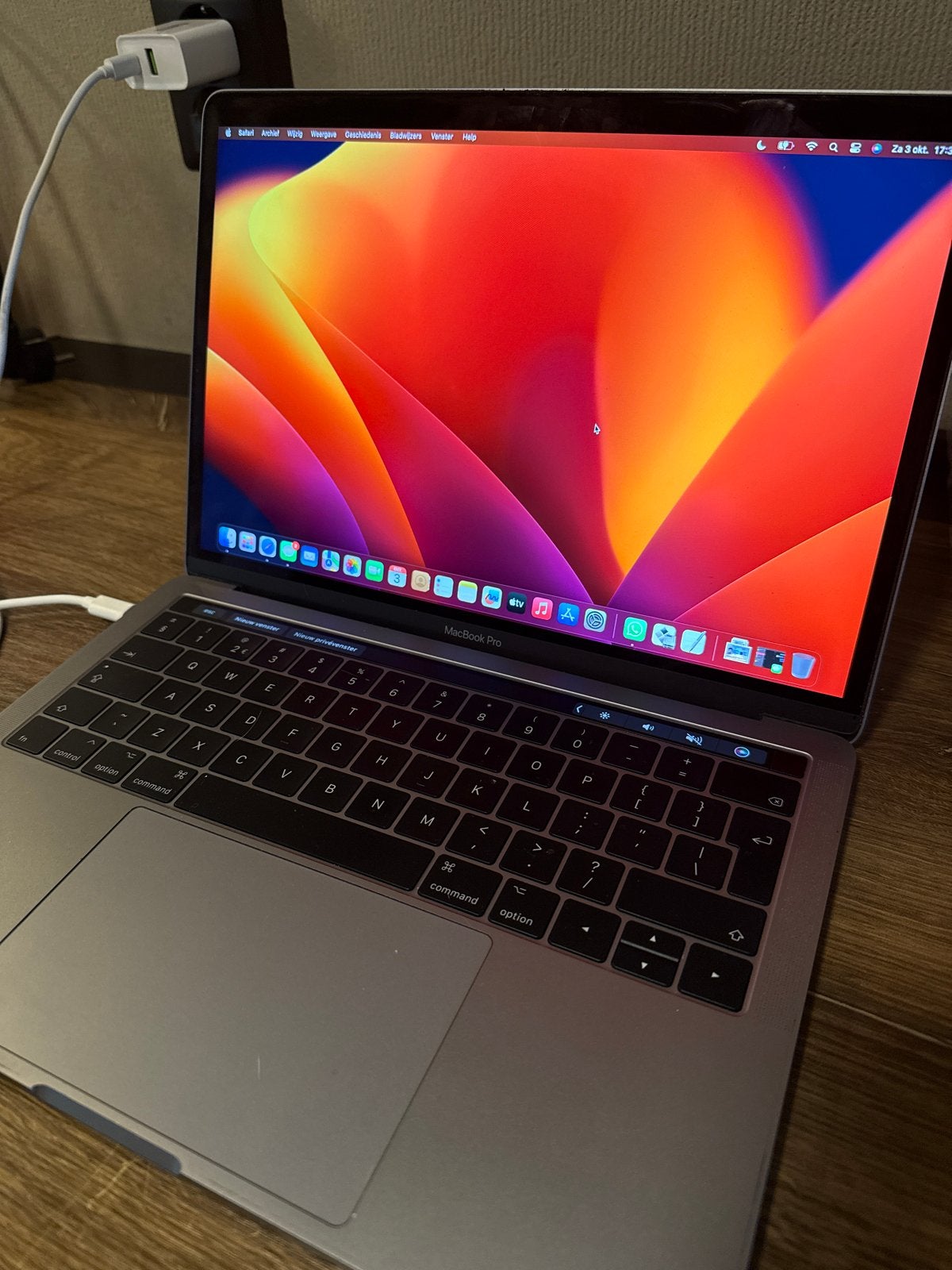 MacBook Pro 13 (2018) met Touch Bar, Gebruikt, Qwerty, 8 GB, 13 inch