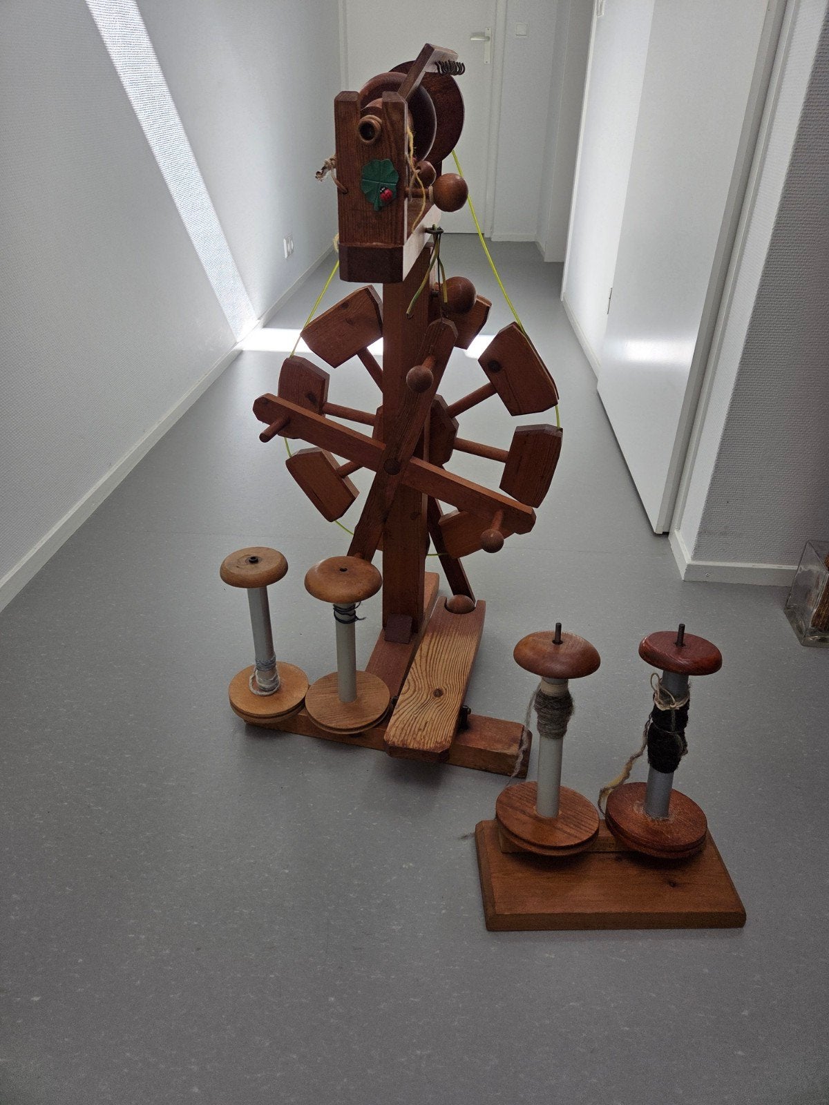 Origineel moswolt spinnenwiel ook wel hamertje genoemd., Ophalen, Gebruikt, Spinnewiel