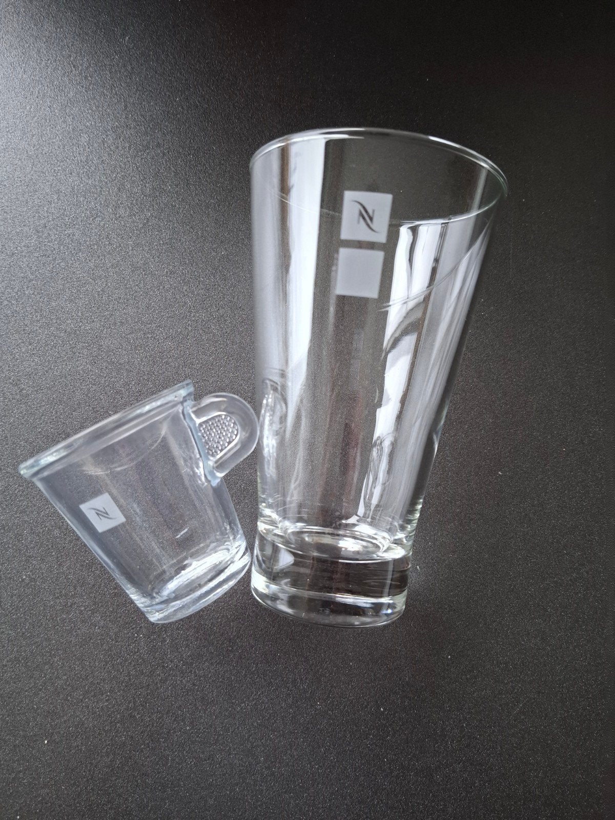 1 Latte Macchiato en 1 Espresso glas van Nespresso. Nieuw., Ophalen of Verzenden, Nieuw, Glas, Glas of Glazen