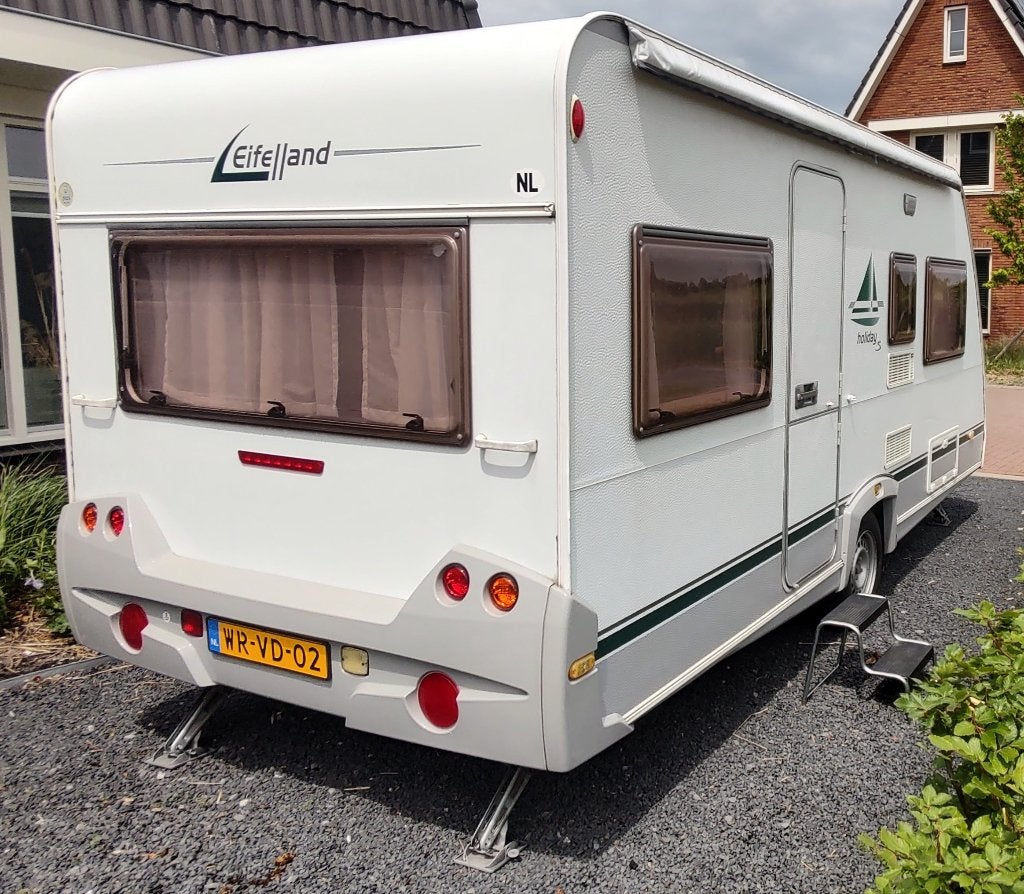 5 persoons caravan Eifelland e 450 met luifel en voortent, Vast bed, Rondzit, 750 - 1000 kg, Luifel