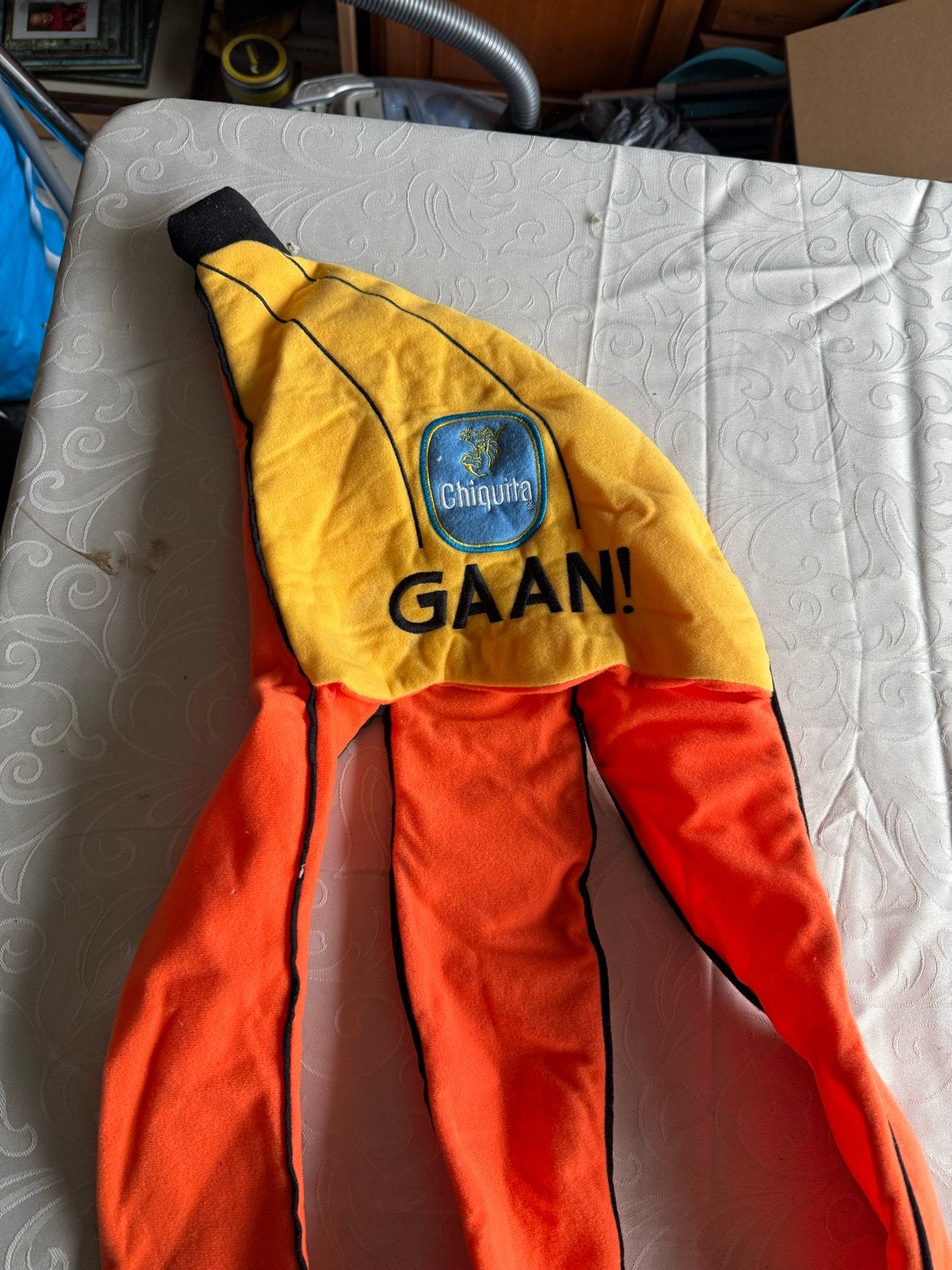 Chiquita Banaan Gaan! Hoed/Pruik - Feestartikel, Ophalen of Verzenden, Gebruikt, Hoed of Pruik, Carnaval