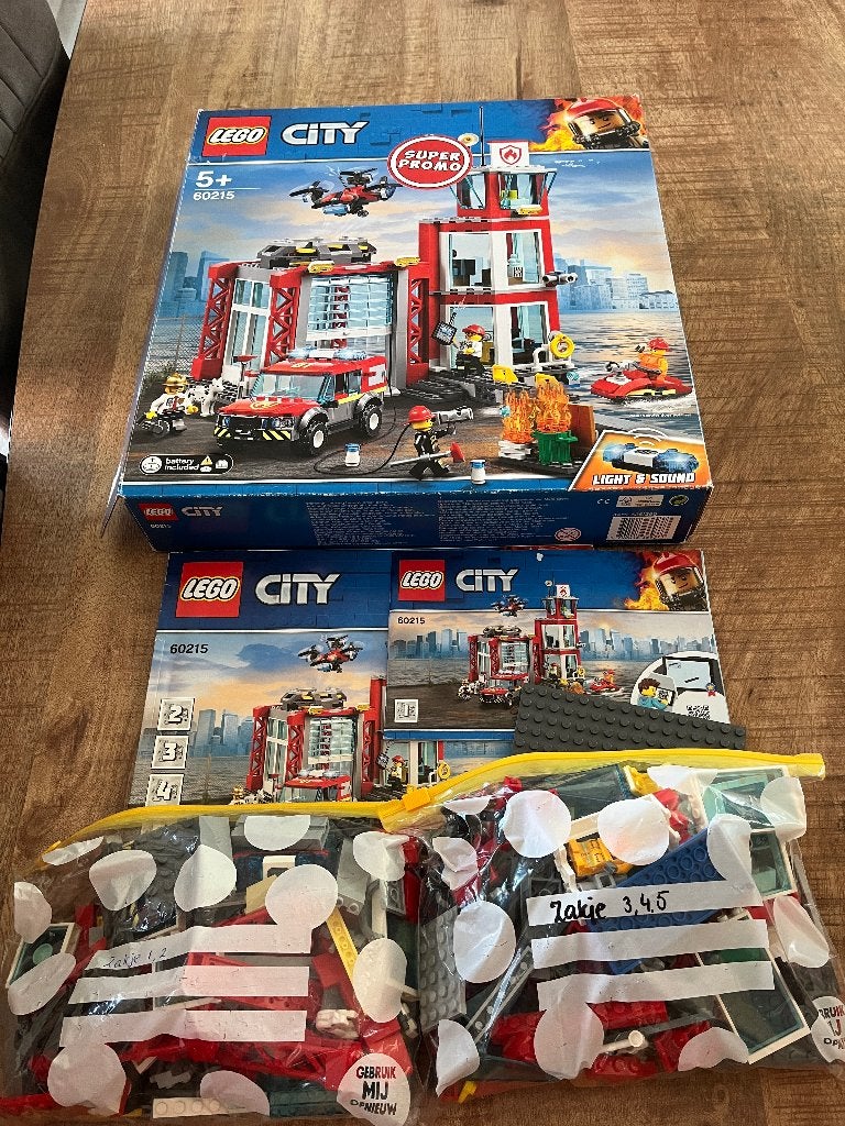 Lego city brandweerkazerne 60215, Lego, Inclusief instructies, Ophalen of Verzenden, Complete set