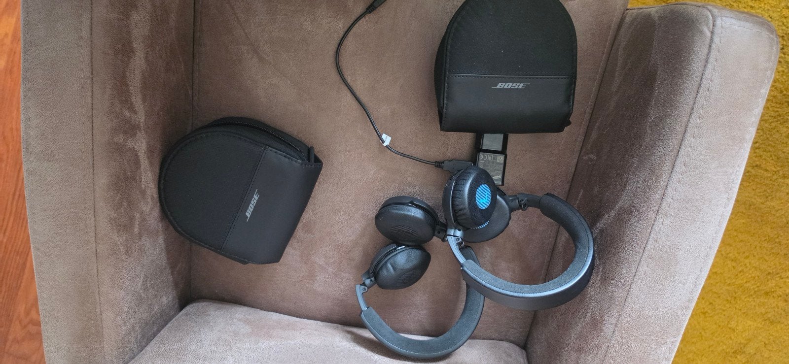 2x Bose On-Ear Koptelefoons met Oplader, Ophalen, Overige merken