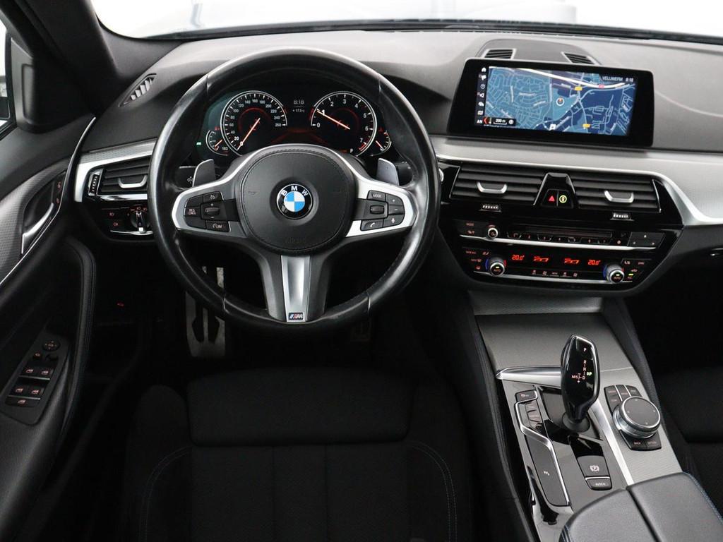 BMW 5-serie 520i M Sport | Alcantara | Sfeerverlichting | Tr, Auto's, BMW, Automaat, 1998 cc, Achterwielaandrijving, Gebruikt