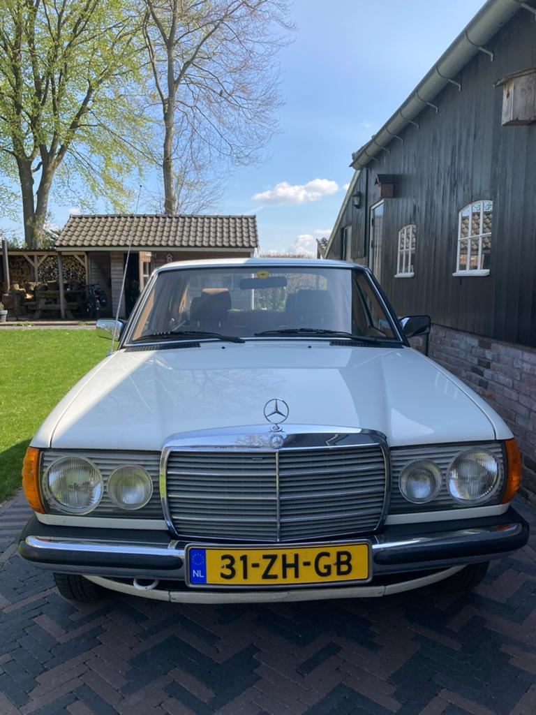 Mercedes-Benz 200-Serie 2.0 200 D 1982 Wit, Wit, Particulier, Sedan, Geïmporteerd