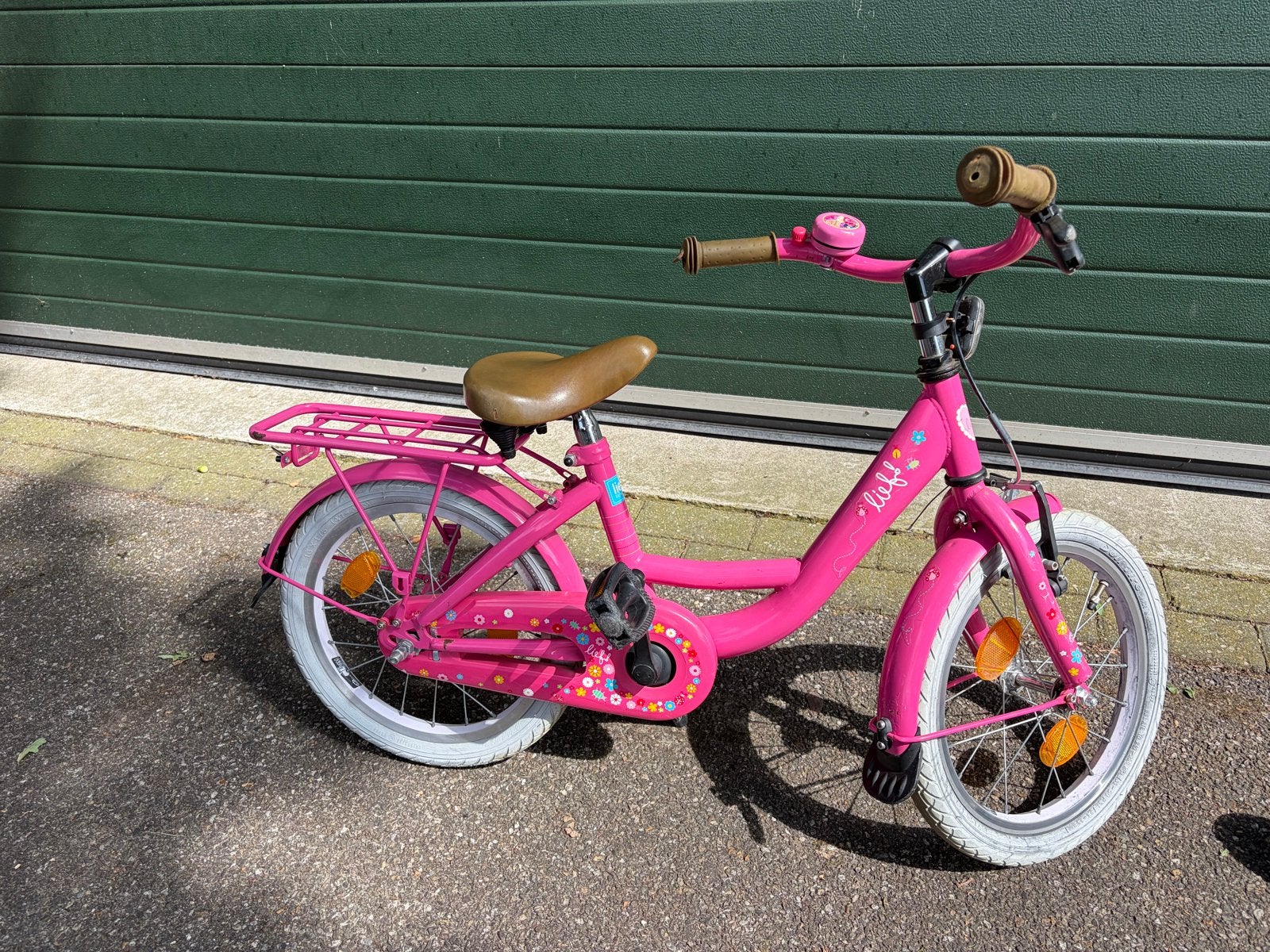 Roze kinderfiets Lief! met zijwieltjes - 16 inch, Fietsen en Brommers, Fietsen | Kinderfietsjes, Ophalen, Terugtraprem, Zijwieltjes