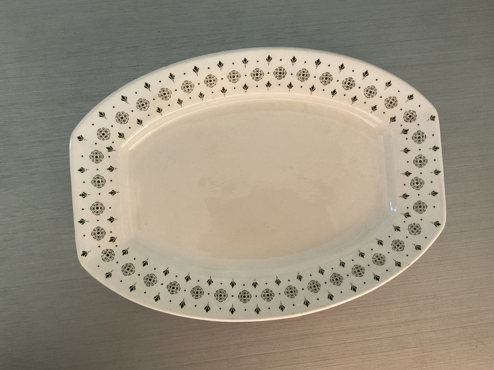 Antieke grote serveerschaal Zeeuwse knop motief 37 cm lengte, Antiek en Kunst, Ophalen of Verzenden