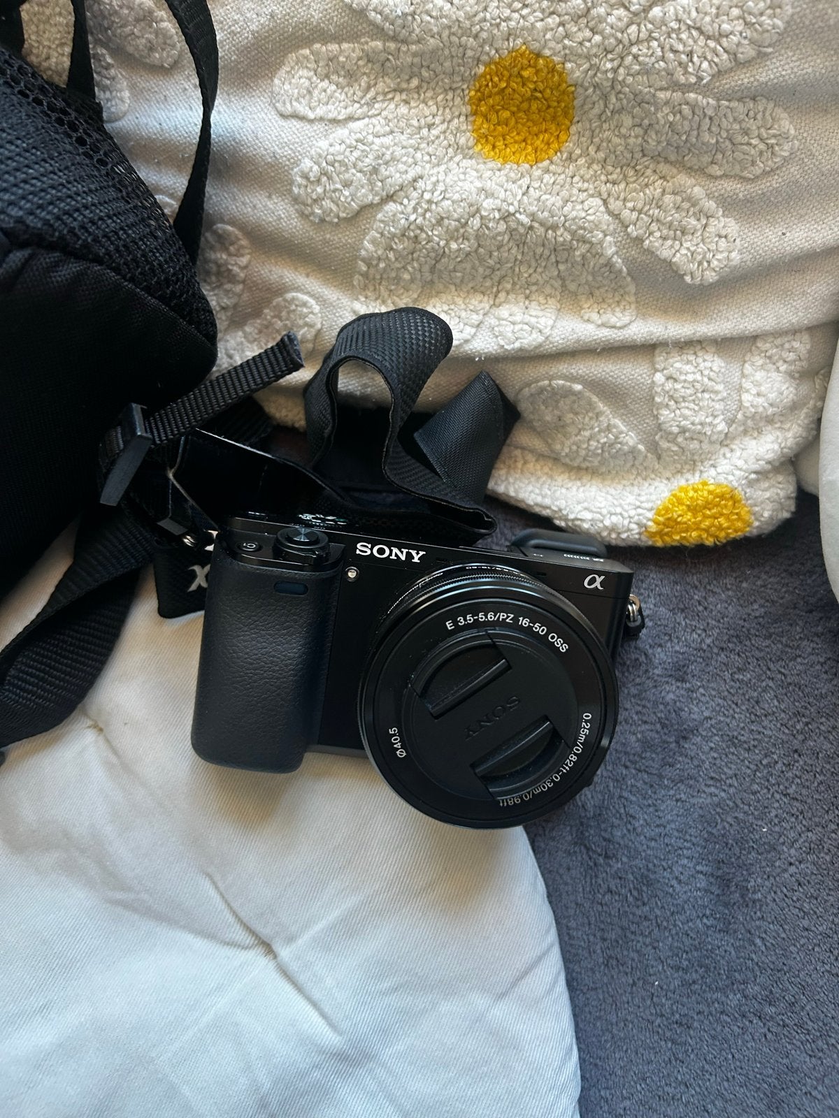 Sony Alpha A6000 met 16-50mm lens en accessoires, Ophalen of Verzenden, Zo goed als nieuw, Kantelbaar/draaibaar scherm, Systeemcamera