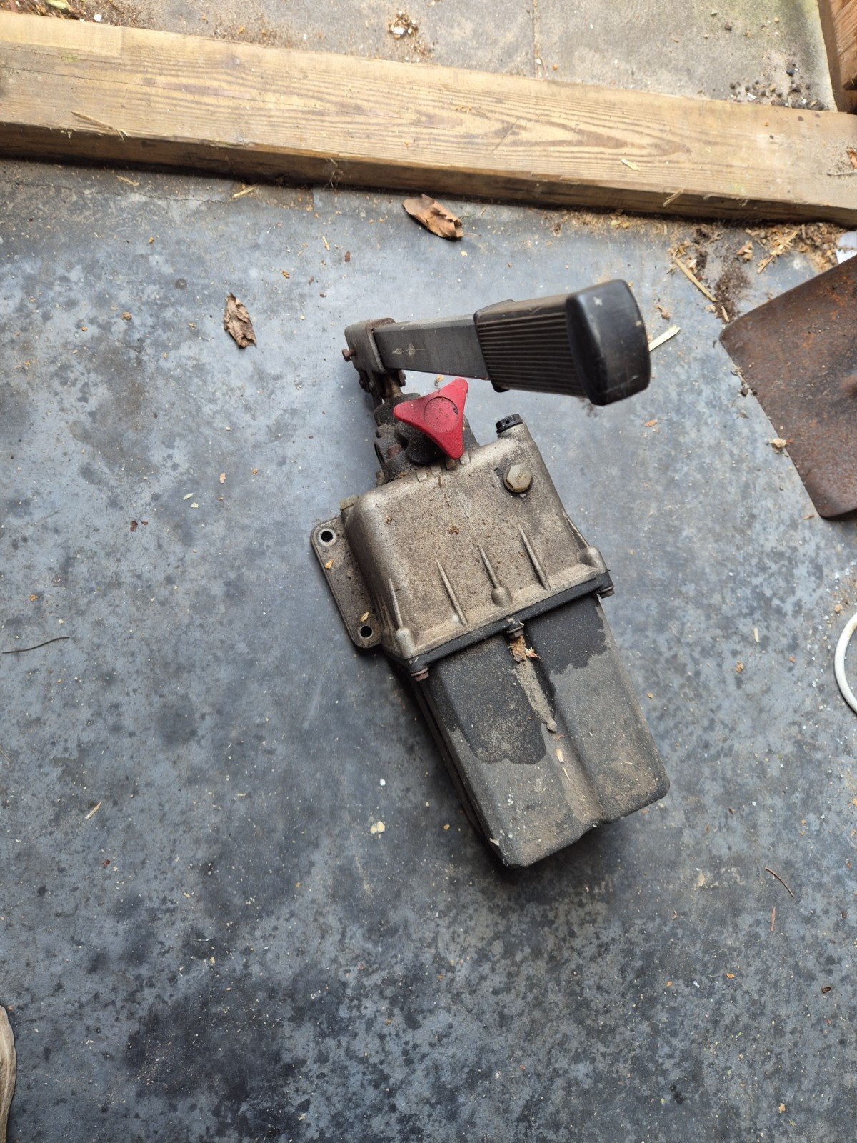 Hydraulische handpomp voor kipperaanhanger, Ophalen