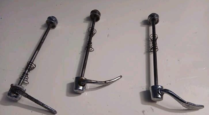 Set van 3 Campagnolo snelspanners voorwiel fietswielen, Wiel, Gebruikt, Staal, Ophalen of Verzenden