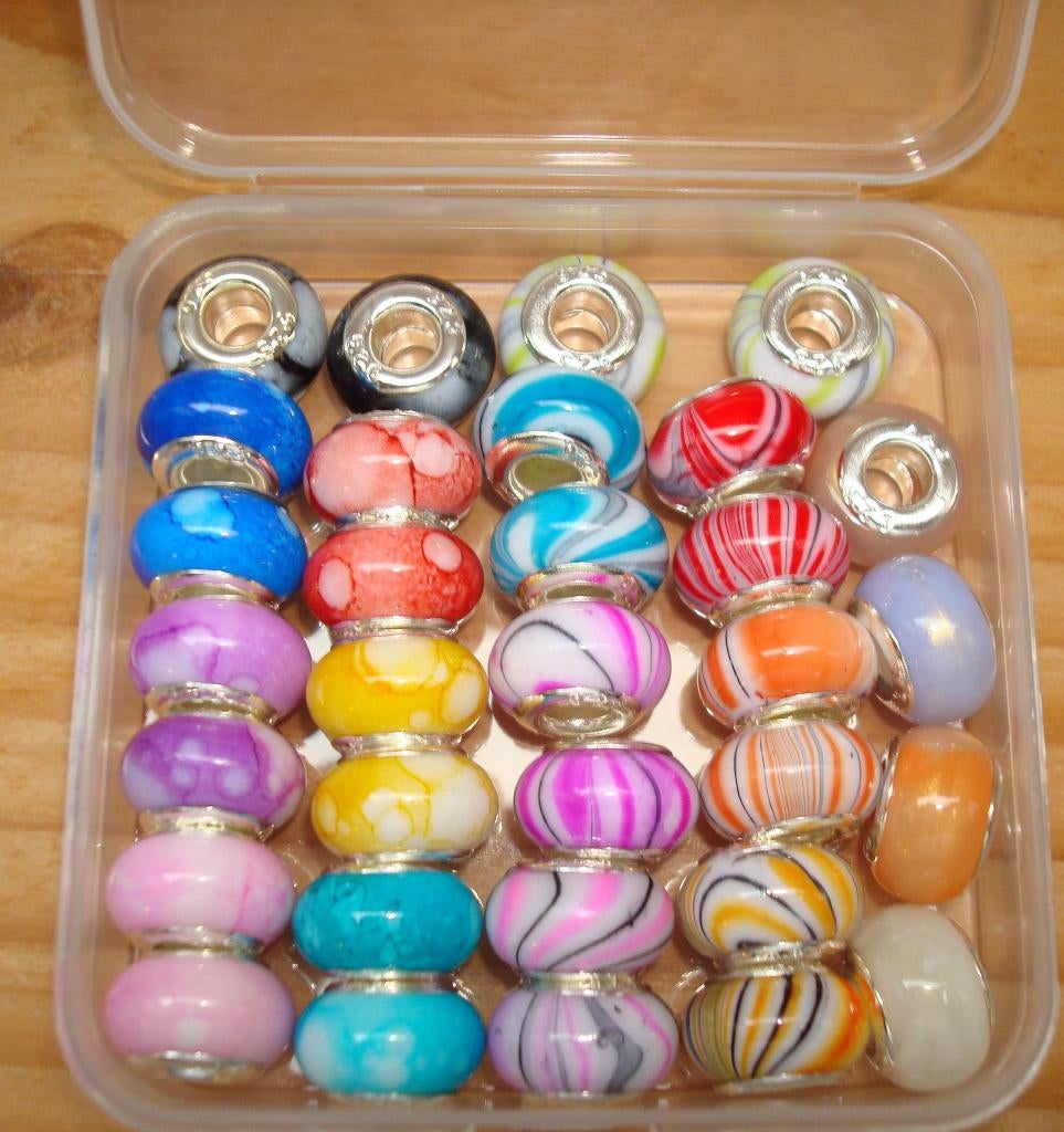 SALE: Doosje met 32 groot gat bedels, Overige materialen, Want 18 Hoogvliet, Adorabeads, Nieuw