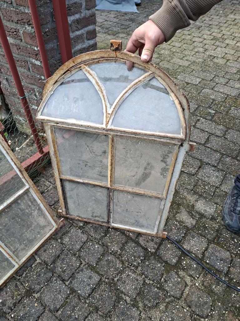 Antieke gietijzeren ramen, rondboog, diverse maten, Doe-het-zelf en Verbouw, Glas en Ramen, Gebruikt, Gevelraam of Ruit, 80 tot 120 cm