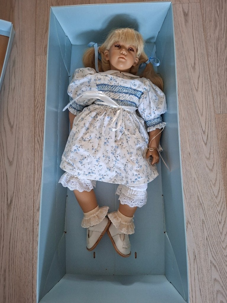 Annette Himstedt pop in doos: Jule, Ophalen, Zo goed als nieuw, Pop
